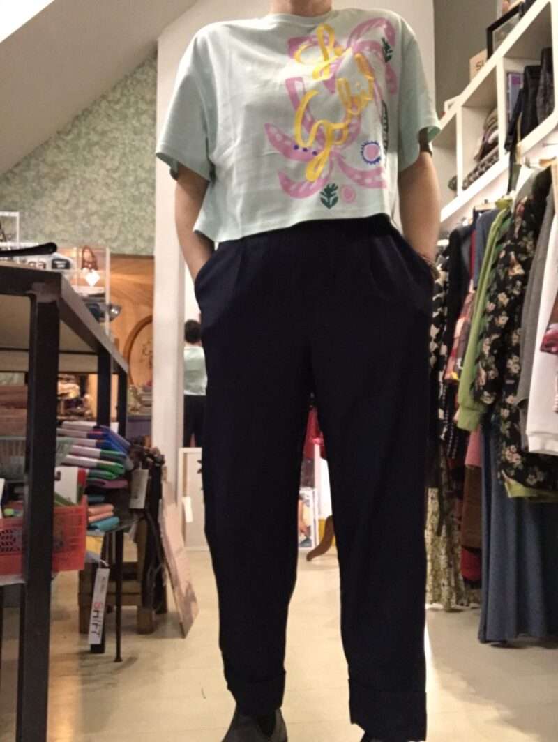 Pantaloni super morbidi con pinces color Blu notte nuova collezione Louche London - immagine 3
