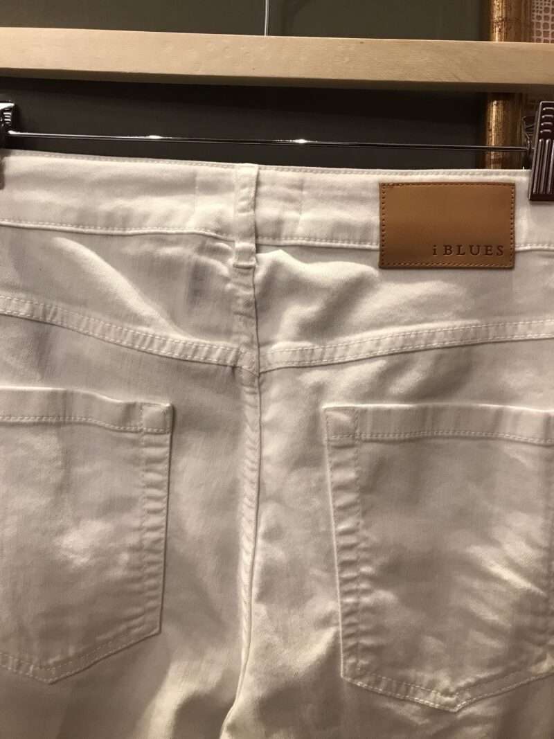 Jeans con piega color bianco vita bassa alla caviglia - immagine 6