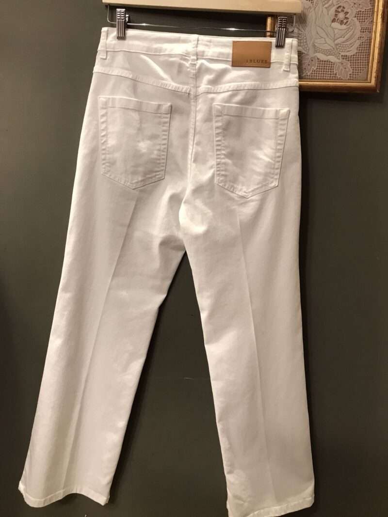 Jeans con piega color bianco vita bassa alla caviglia - immagine 4