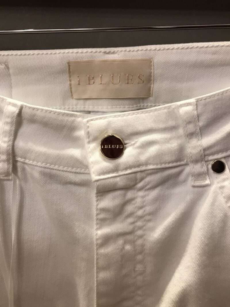 Jeans con piega color bianco vita bassa alla caviglia - immagine 3