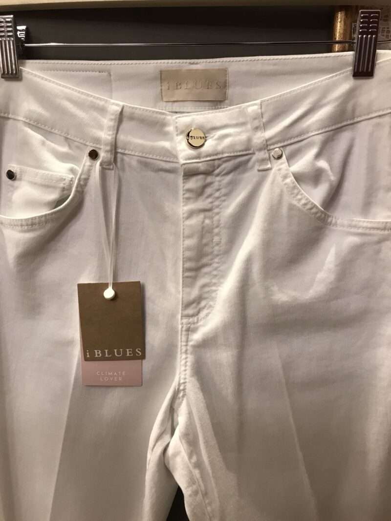 Jeans con piega color bianco vita bassa alla caviglia - immagine 2