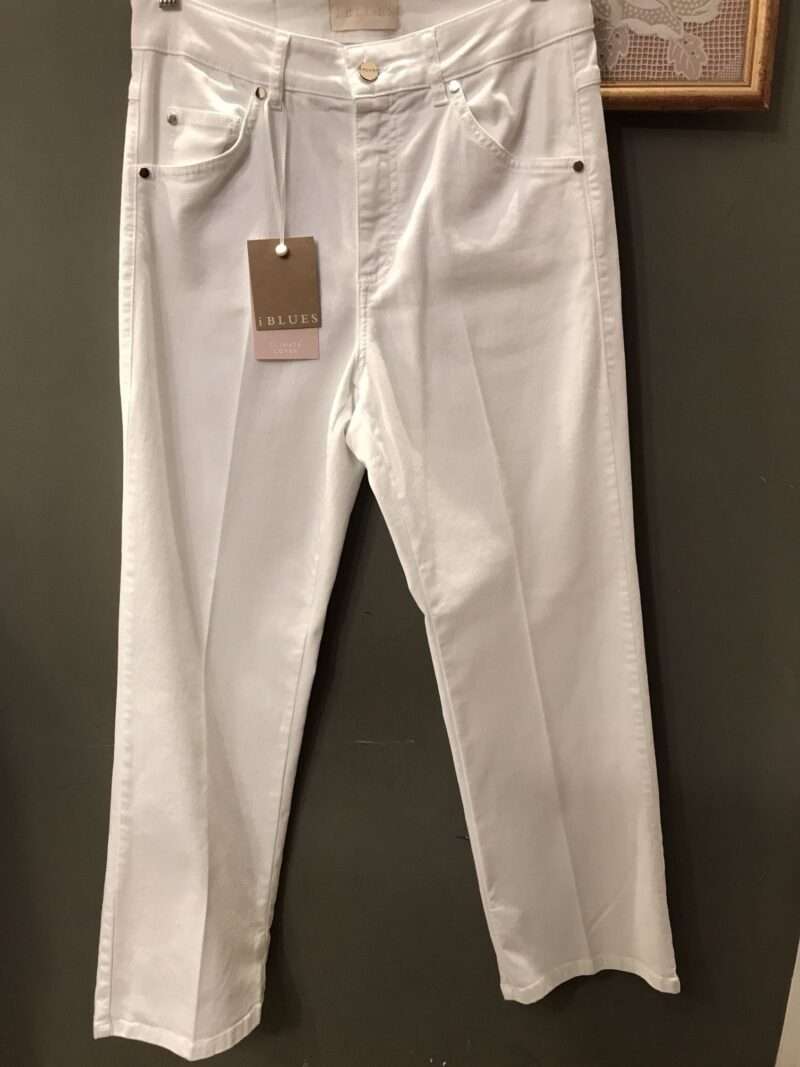 Jeans con piega color bianco vita bassa alla caviglia