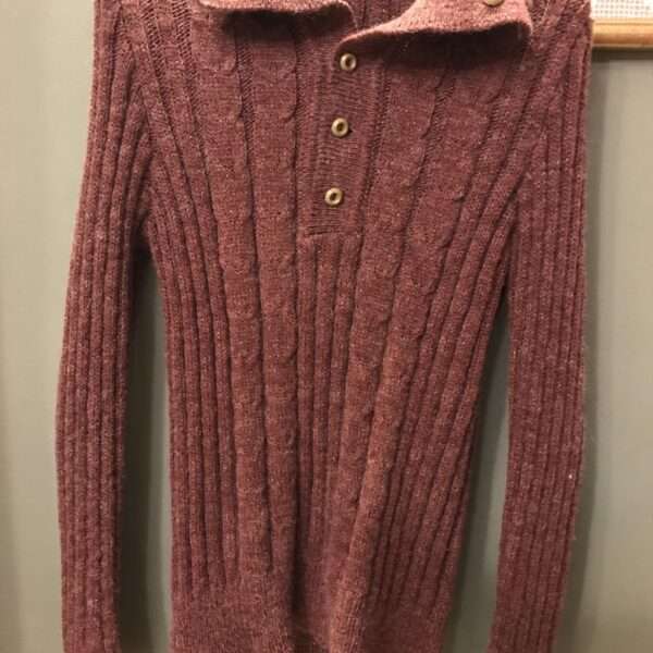 Pullover con bottoni e colletto 100% lana