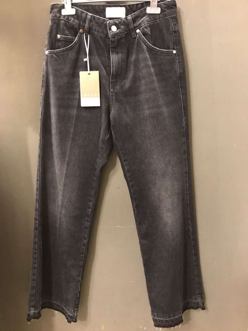 Jeans nero zampa sfrangiata
