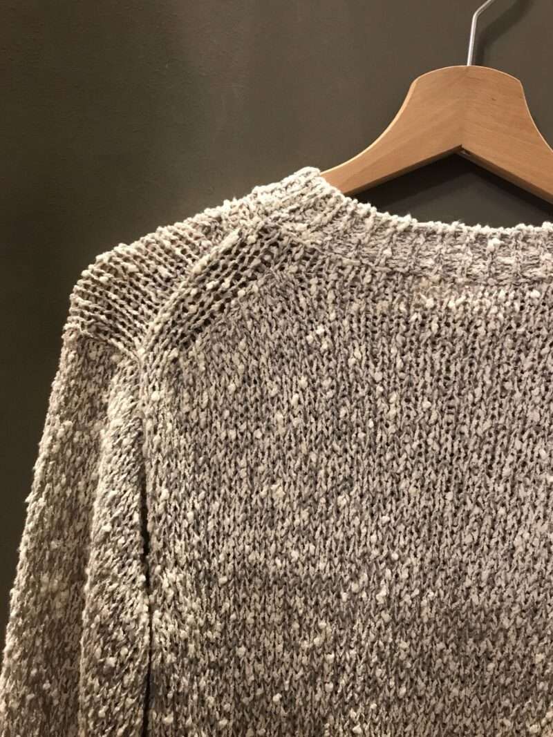 Maglia in filo bianco grigio con fili lurex - immagine 2